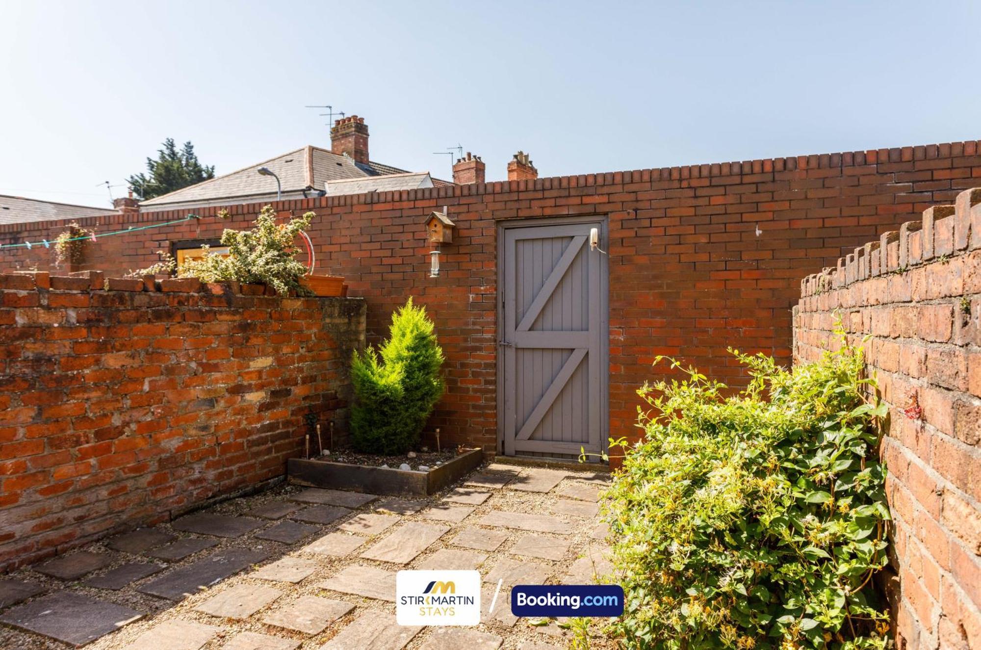 Comfy 3Bed House By Stirkmartin Stays Short Lets & Serviced Accommodation Cardiff With Free Parking & 8Mins To City Centre 外观 照片
