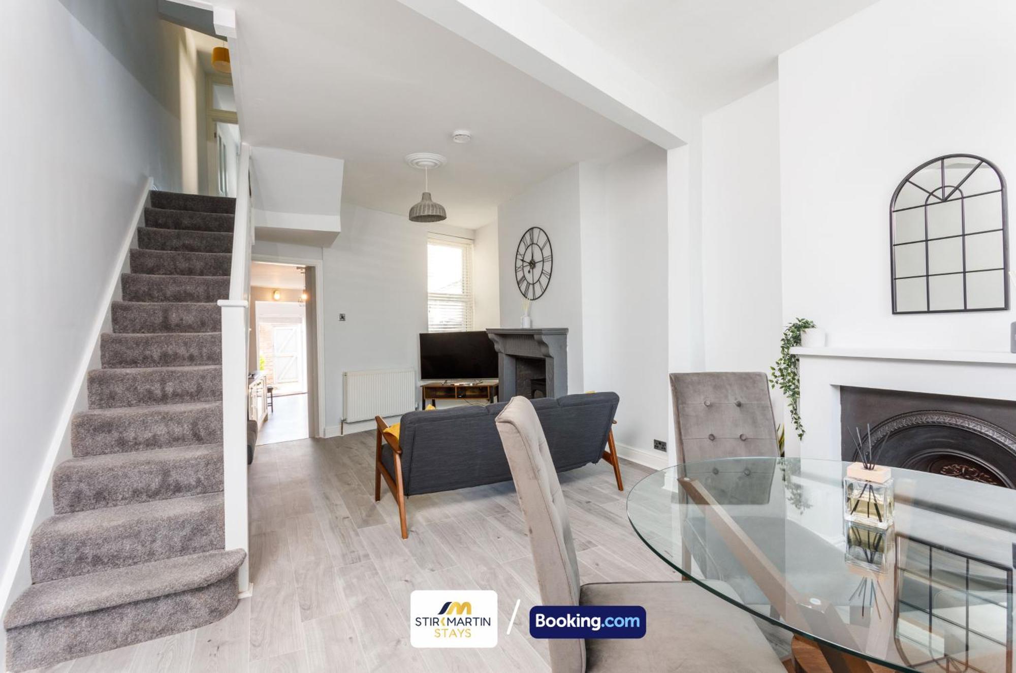 Comfy 3Bed House By Stirkmartin Stays Short Lets & Serviced Accommodation Cardiff With Free Parking & 8Mins To City Centre 外观 照片