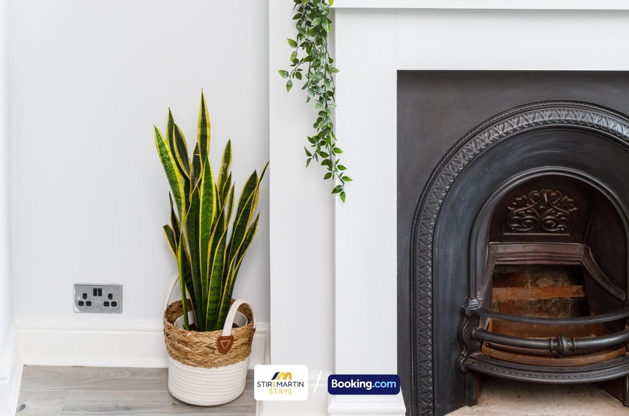 Comfy 3Bed House By Stirkmartin Stays Short Lets & Serviced Accommodation Cardiff With Free Parking & 8Mins To City Centre 外观 照片