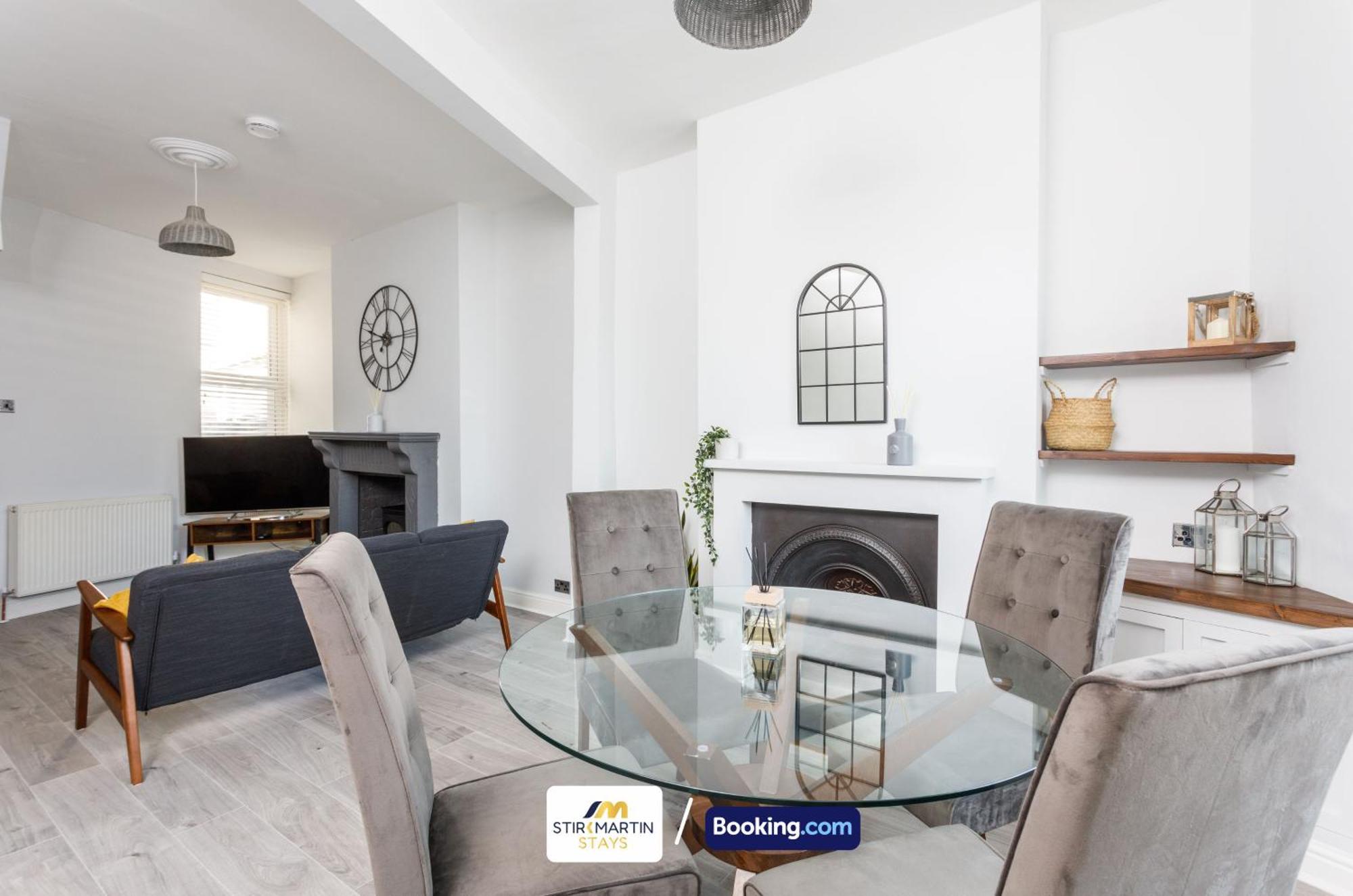 Comfy 3Bed House By Stirkmartin Stays Short Lets & Serviced Accommodation Cardiff With Free Parking & 8Mins To City Centre 外观 照片