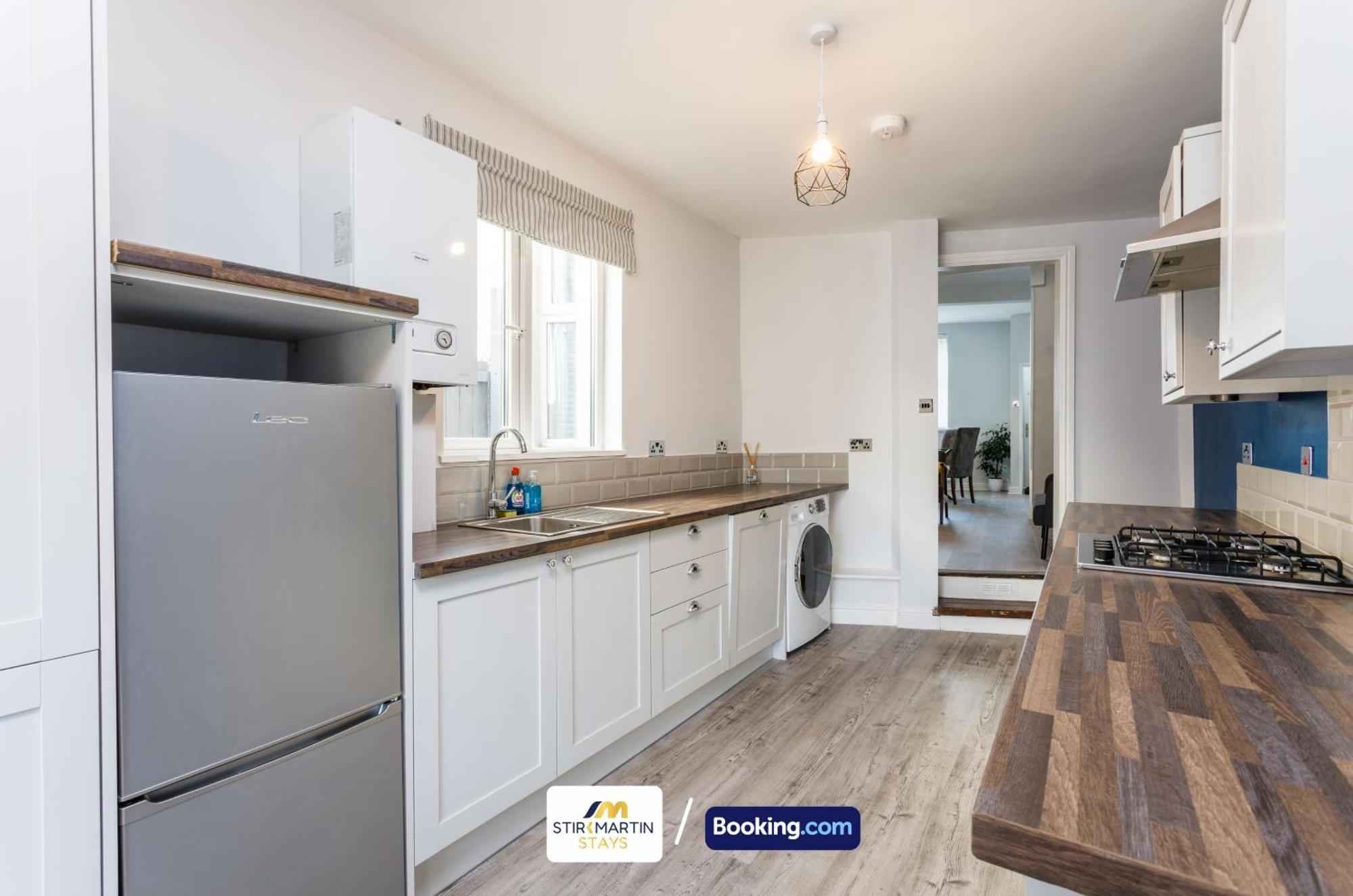 Comfy 3Bed House By Stirkmartin Stays Short Lets & Serviced Accommodation Cardiff With Free Parking & 8Mins To City Centre 外观 照片