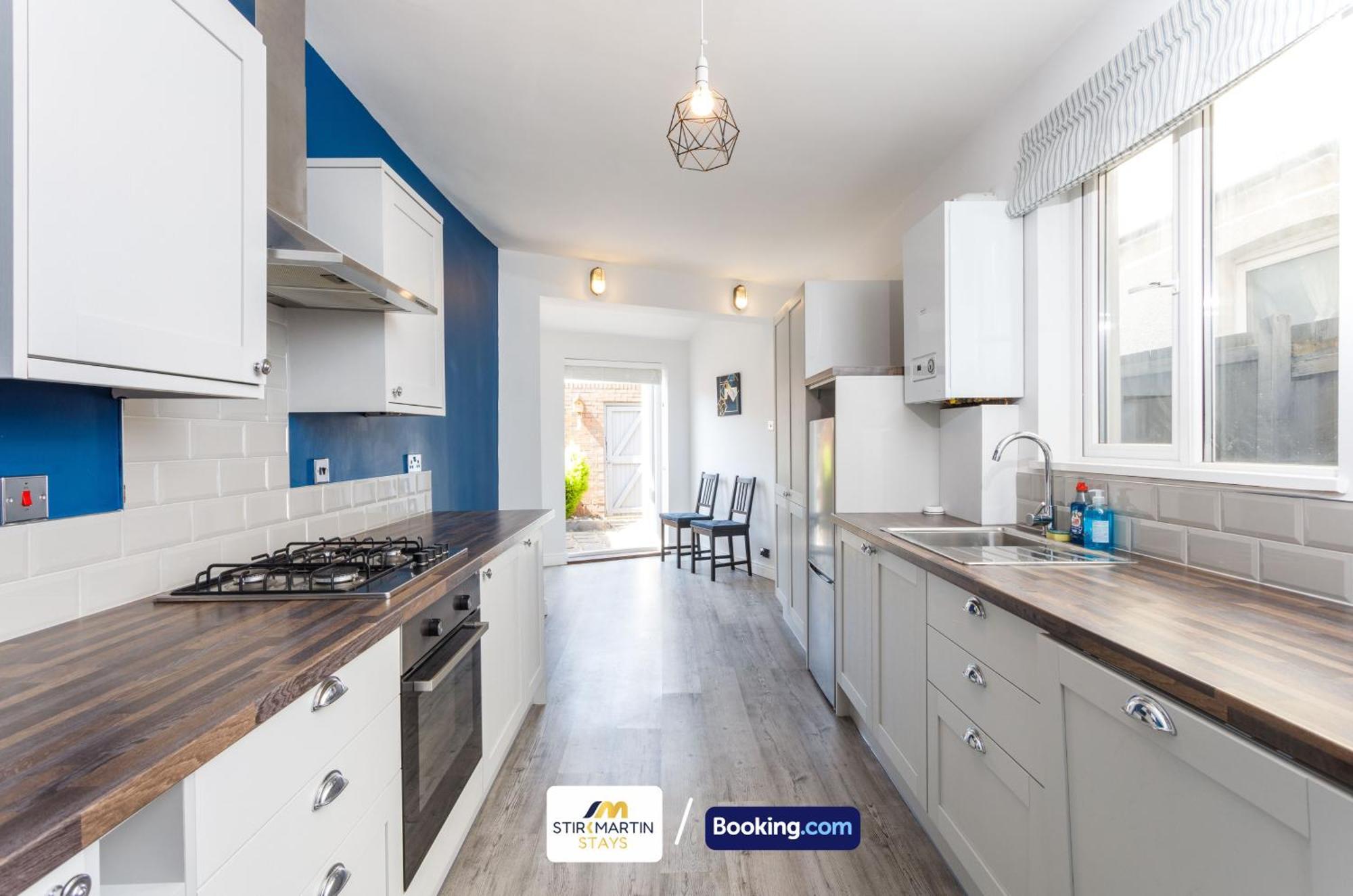 Comfy 3Bed House By Stirkmartin Stays Short Lets & Serviced Accommodation Cardiff With Free Parking & 8Mins To City Centre 外观 照片